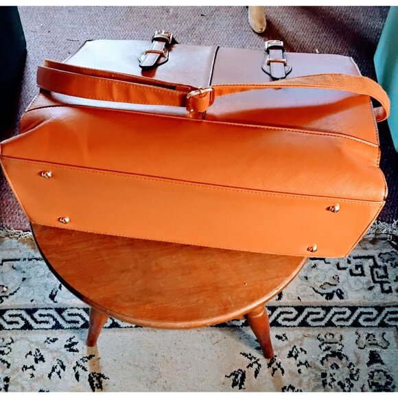 Large Brown Faux Leather Tote Bag With Dual Straps & Adjustable Shoulder Strap - Picture 9 of 10